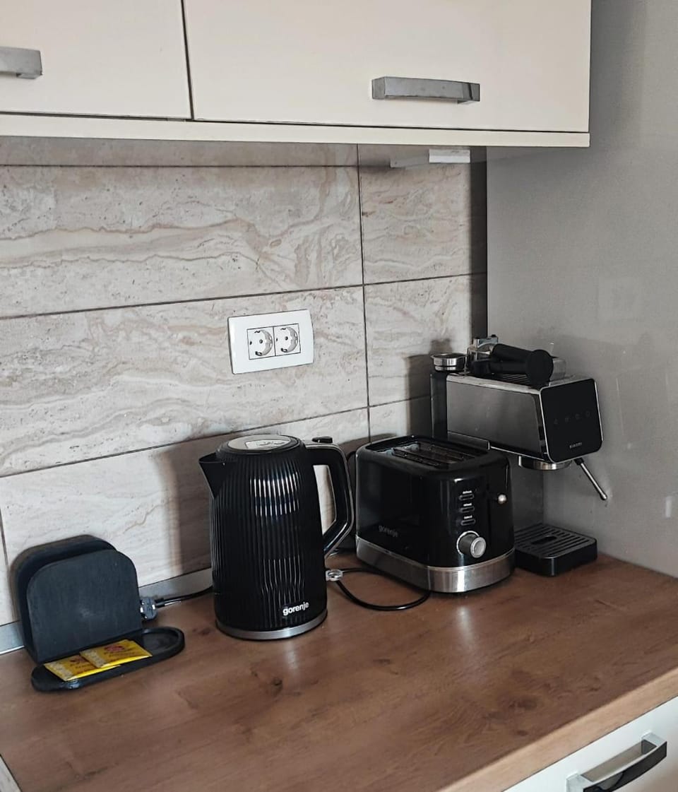 Coffee/tea facilities, toaster