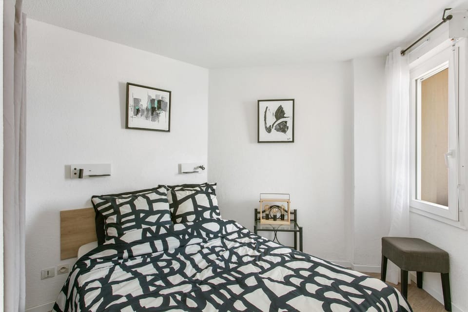 Bed, Photo of the whole room, Bedroom
