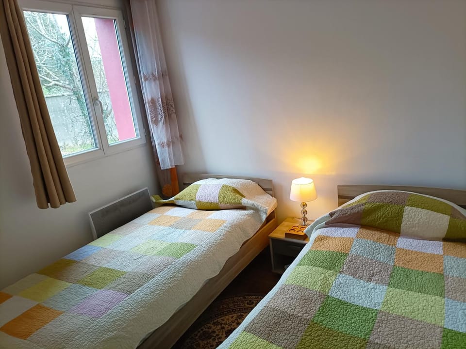 Charmante Maisonnette indépendante avec parking 5 mn Rouen Apartment in Normandy