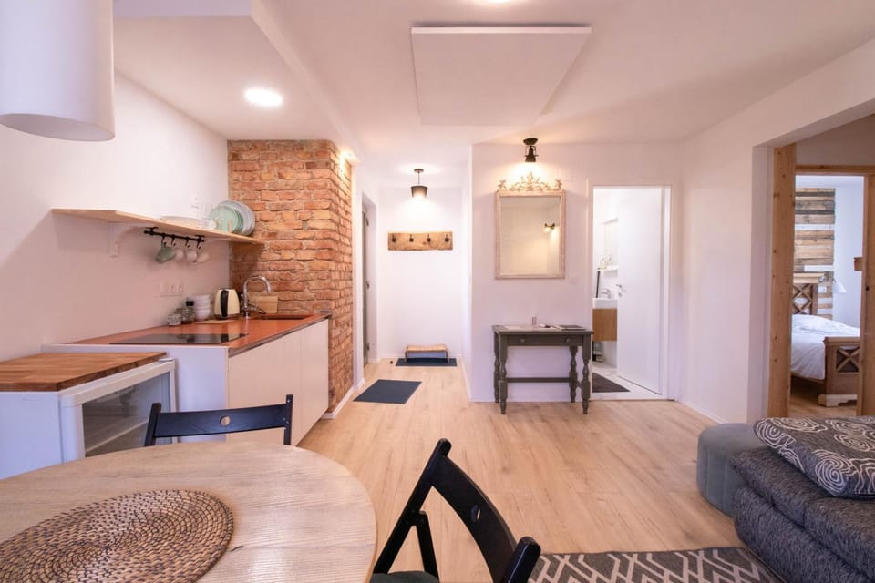 Kitchen or kitchenette, Living room, Seating area, Dining area, kitchen