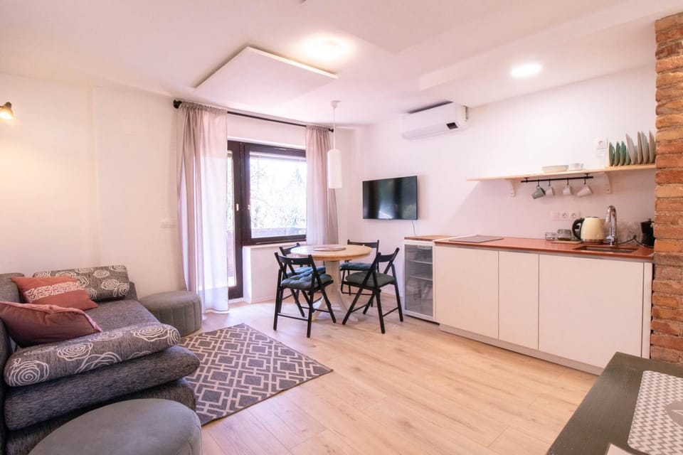 Kitchen or kitchenette, Living room, Seating area, Dining area