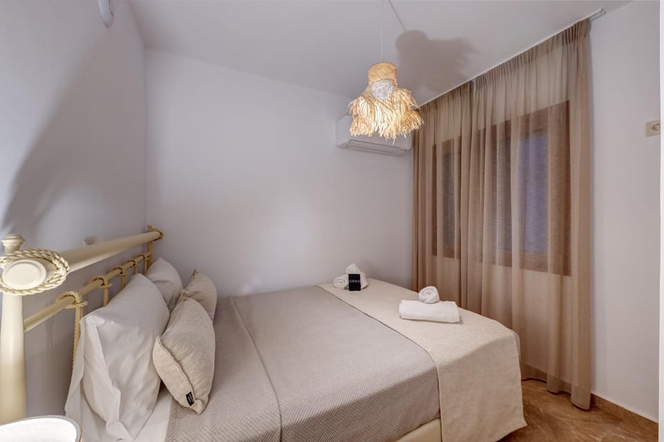 Villa Marelia - Seafront villa with infinity pool House in Decentralized Administration of the Aegean