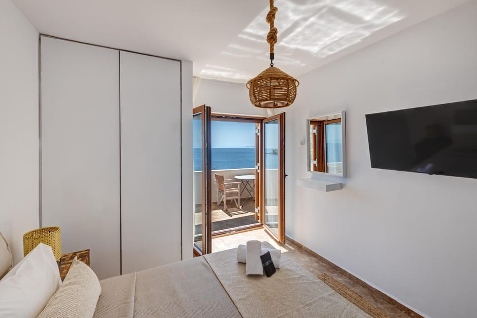 Villa Marelia - Seafront villa with infinity pool House in Decentralized Administration of the Aegean
