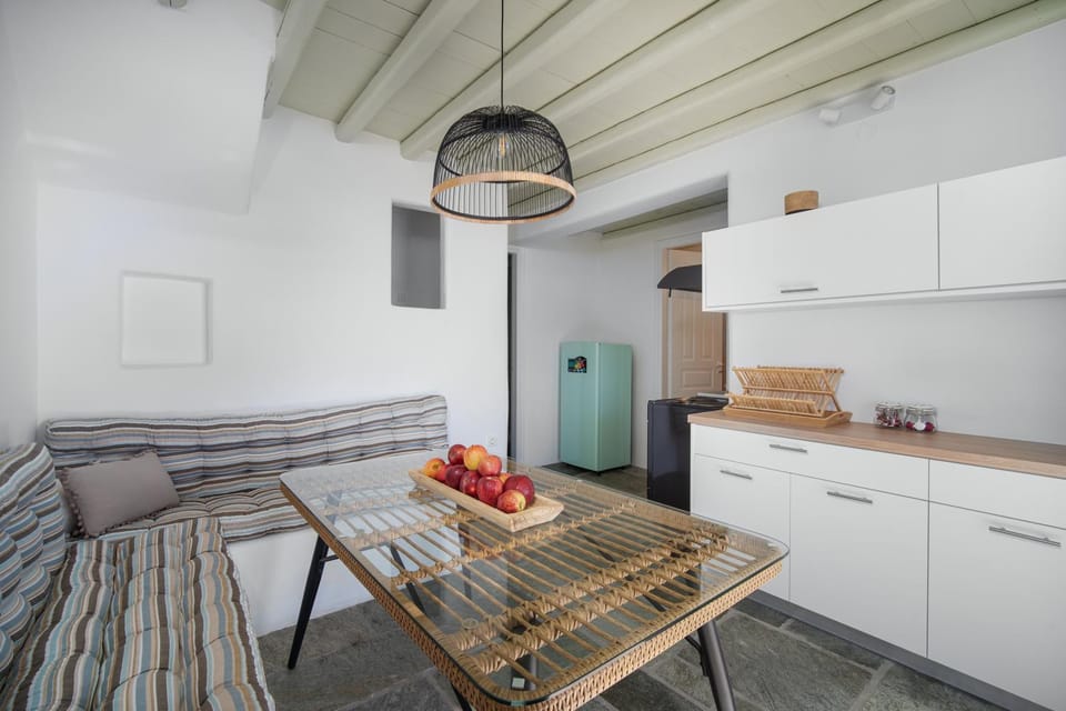 Seating area, Dining area