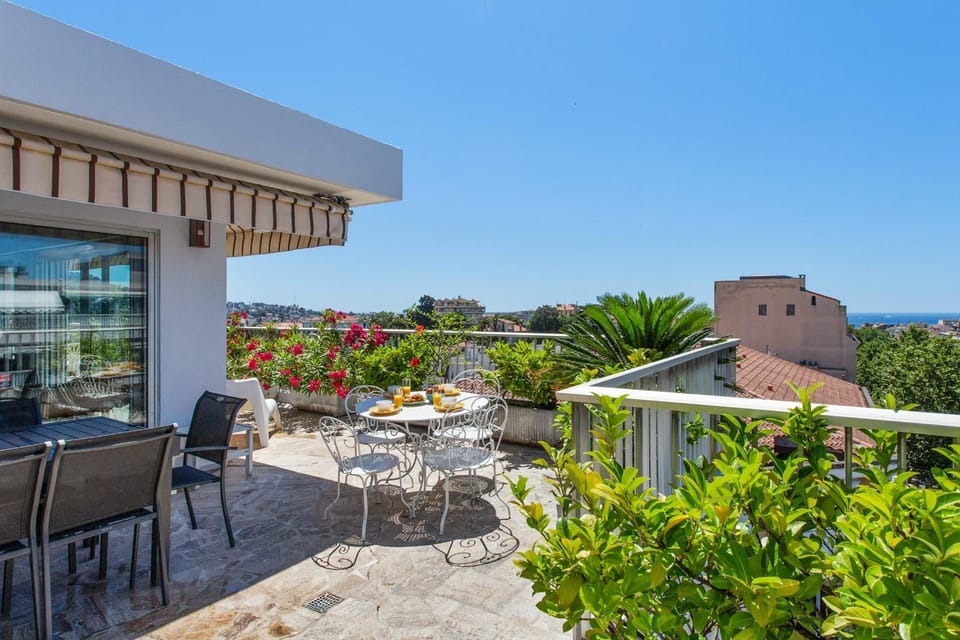 Le Panoramique Croisette - Welkeys Apartment in Cannes
