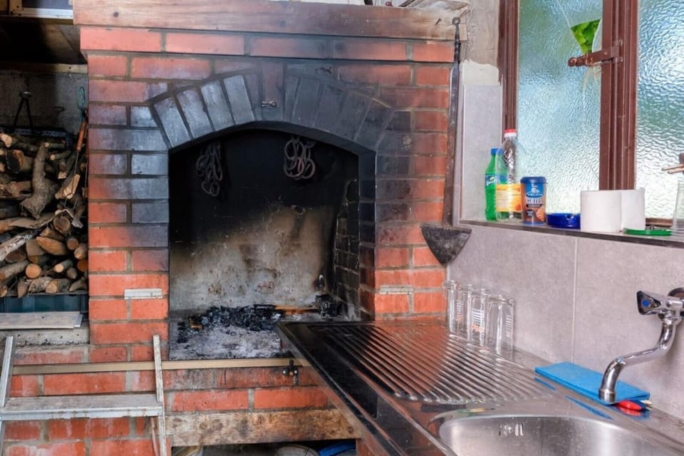 Apartment Sleeps 4 with Patio & Grill Apartment in Stari Grad