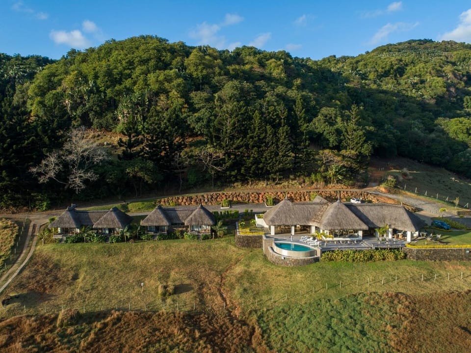 Property building, Restaurant/places to eat, Bird's eye view, Swimming pool