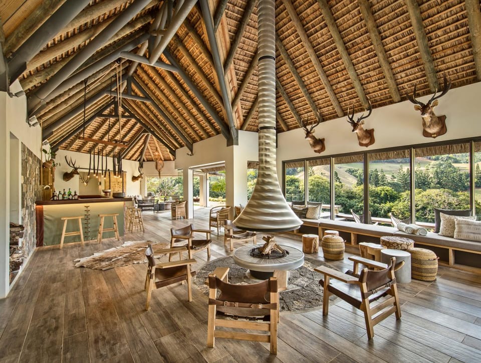 Property building, Restaurant/places to eat, Lounge or bar, Mountain view, Pool view