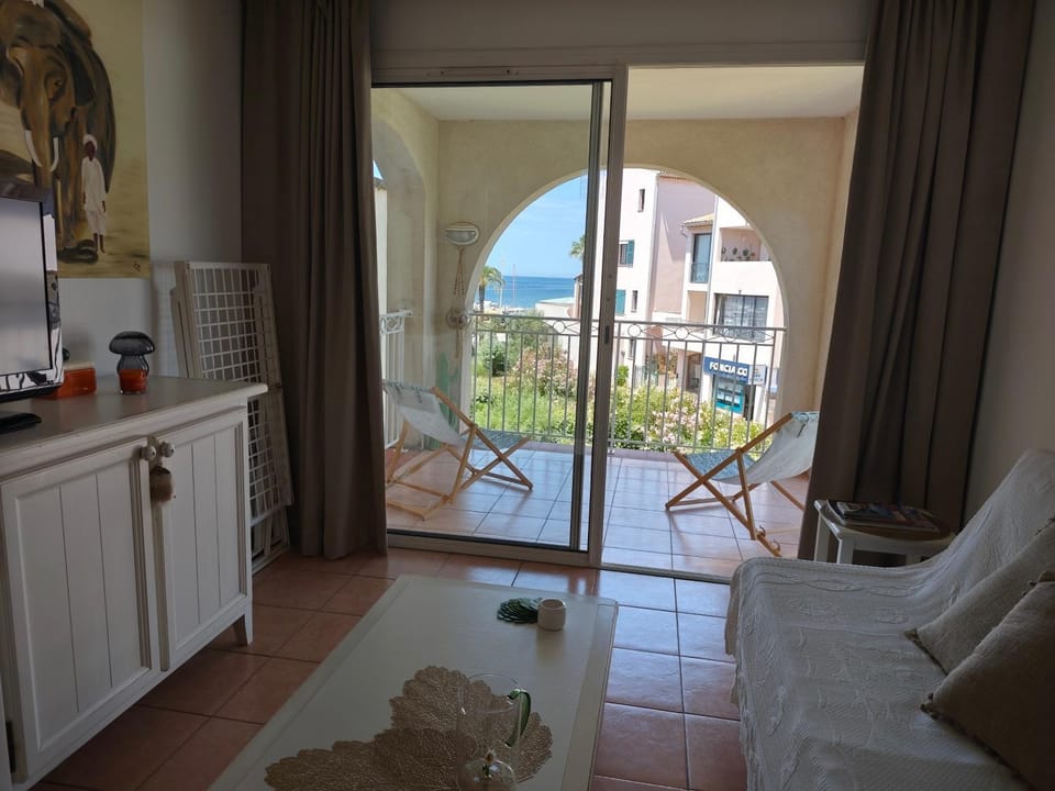 Appartement T2 très lumineux, bord de mer Apartment in Six-Fours-les-Plages