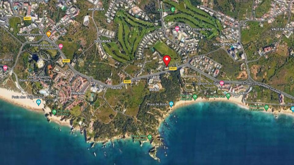 Bird's eye view, Location