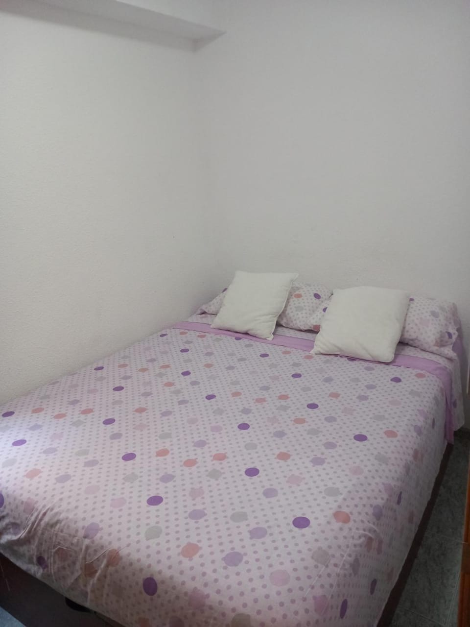 habitación pequeña en piso compartido con 2 adultos Vacation rental in Valencia