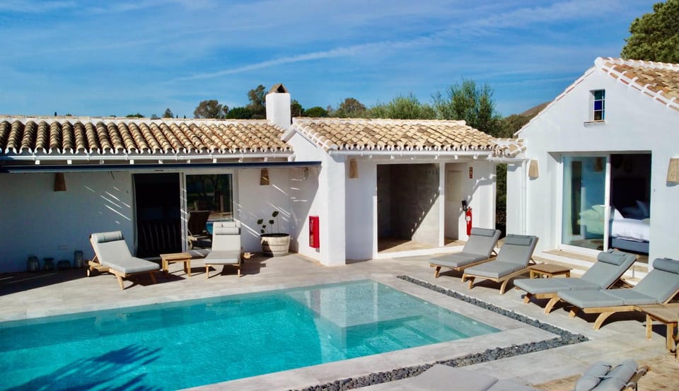 Property building, Natural landscape, Pool view, Swimming pool, Swimming pool, sunbed