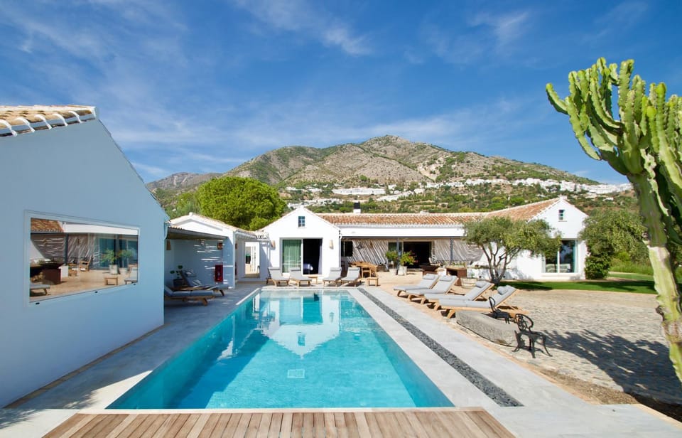 Property building, Natural landscape, View (from property/room), Balcony/Terrace, City view, Garden view, Mountain view, Pool view, Sea view, Swimming pool, Swimming pool, sunbed