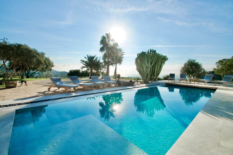 Property building, Garden, View (from property/room), City view, Garden view, Mountain view, Pool view, Sea view, Swimming pool, Swimming pool, sunbed