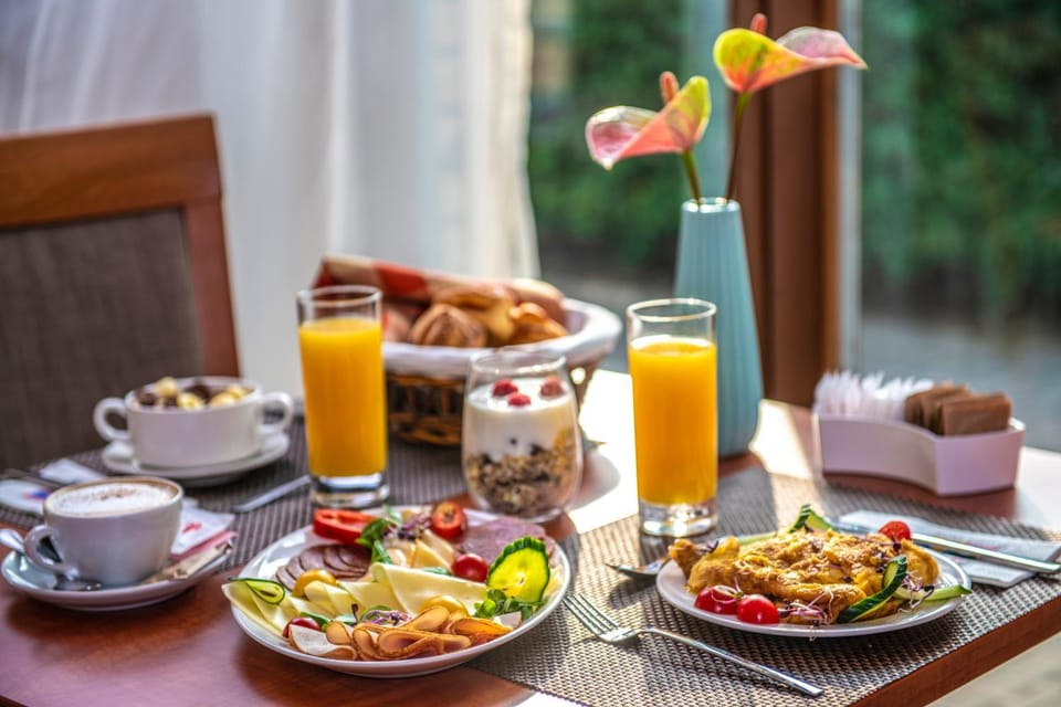 Restaurant/places to eat, Buffet breakfast