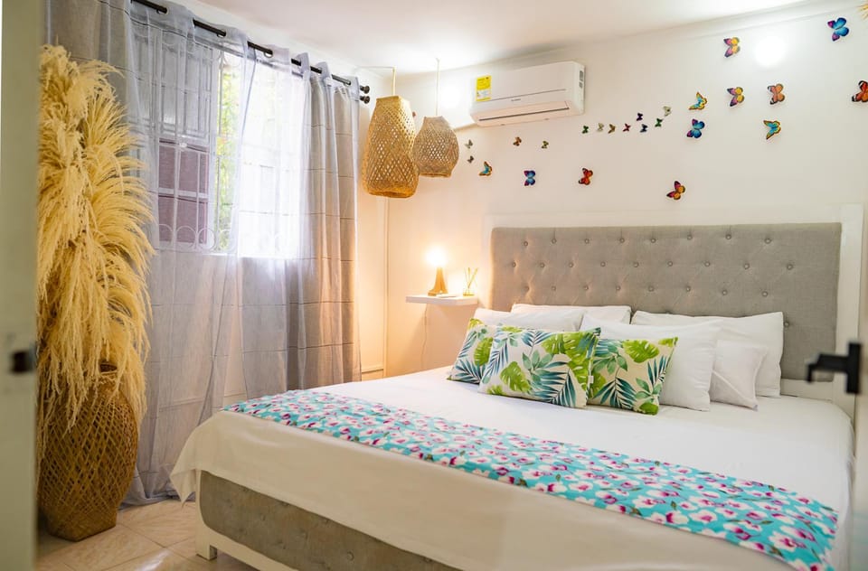 Bed, Photo of the whole room, Bedroom, air conditioner