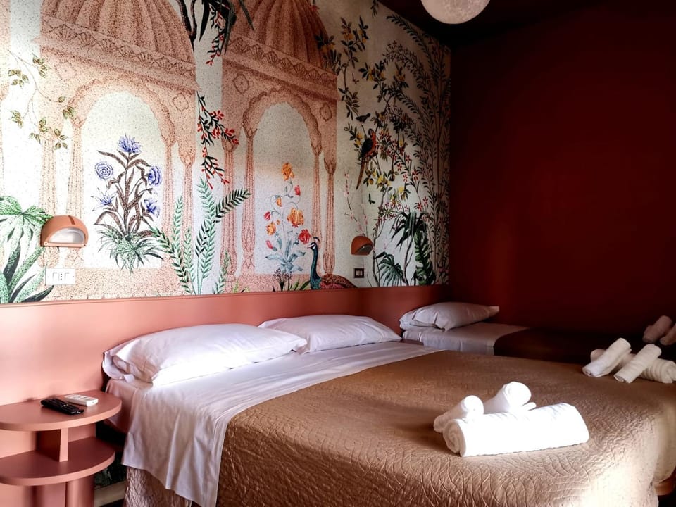 Bed, Photo of the whole room, Decorative detail, Bedroom, towels