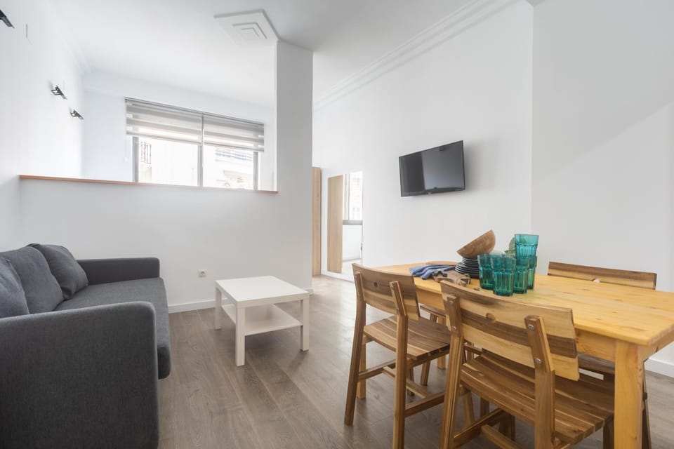 TV and multimedia, Living room, Seating area, Dining area