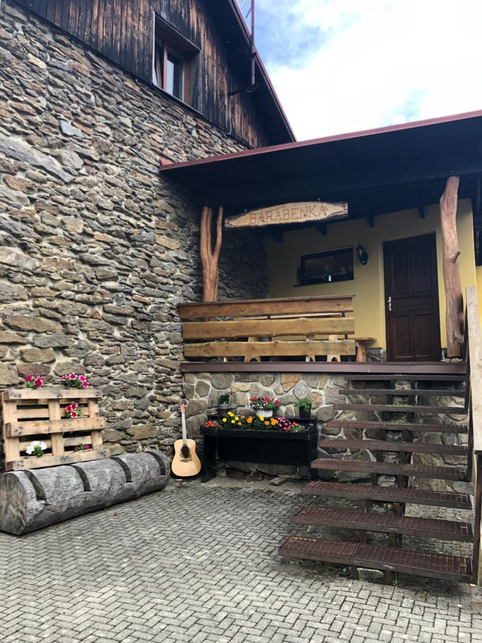 Facade/entrance