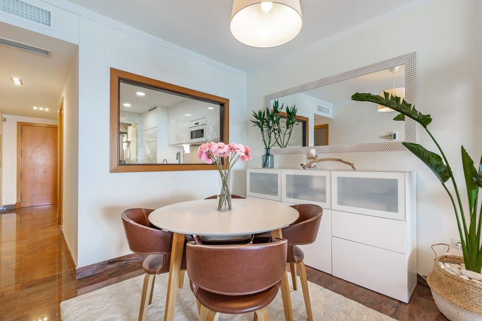 Living room, Lounge or bar, Seating area, Dining area