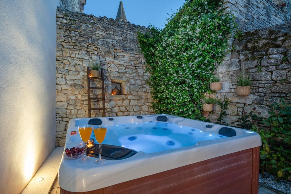 CASA MARIO-charming stone house with jacuzzi Villa in Istria County