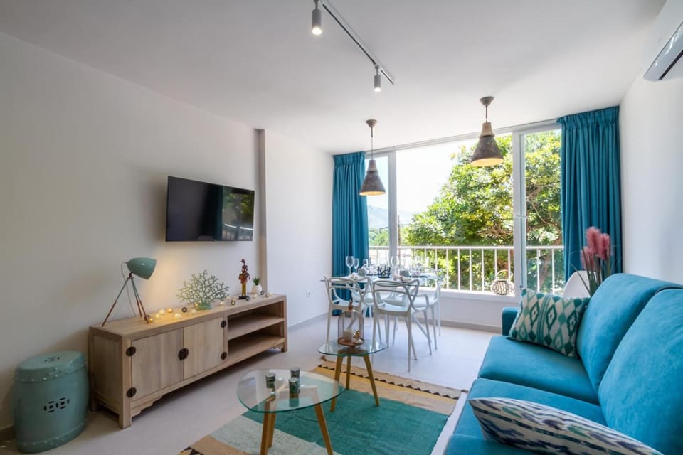 Communal lounge/ TV room, Living room, Seating area, Dining area