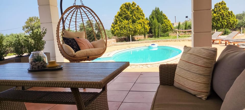 Seating area, Dining area, Pool view, Swimming pool, sunbed
