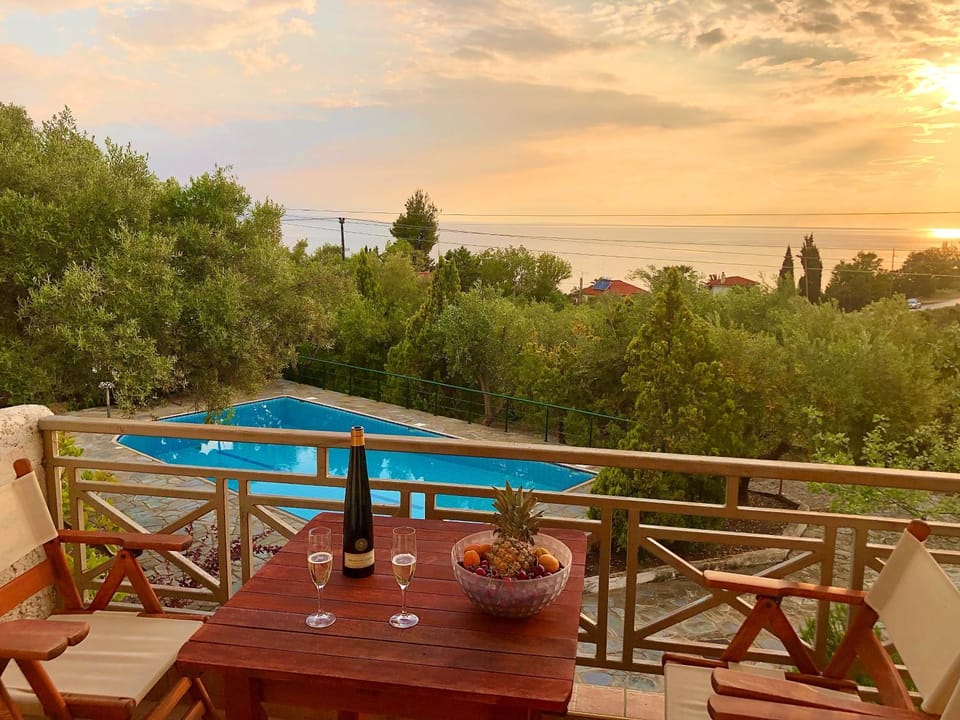 View (from property/room), View (from property/room), Balcony/Terrace, Garden view, Garden view, Pool view, Pool view, Sea view, Sea view, Swimming pool, Sunset, Inner courtyard view