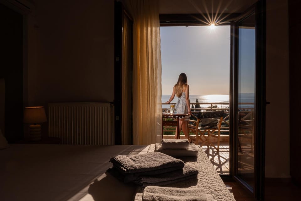 Bed, Natural landscape, Balcony/Terrace, Photo of the whole room, Bedroom, Sea view, towels