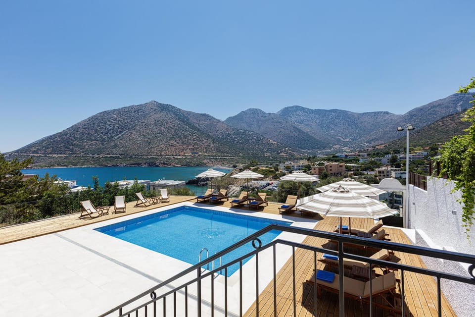 Balcony/Terrace, Mountain view, Pool view