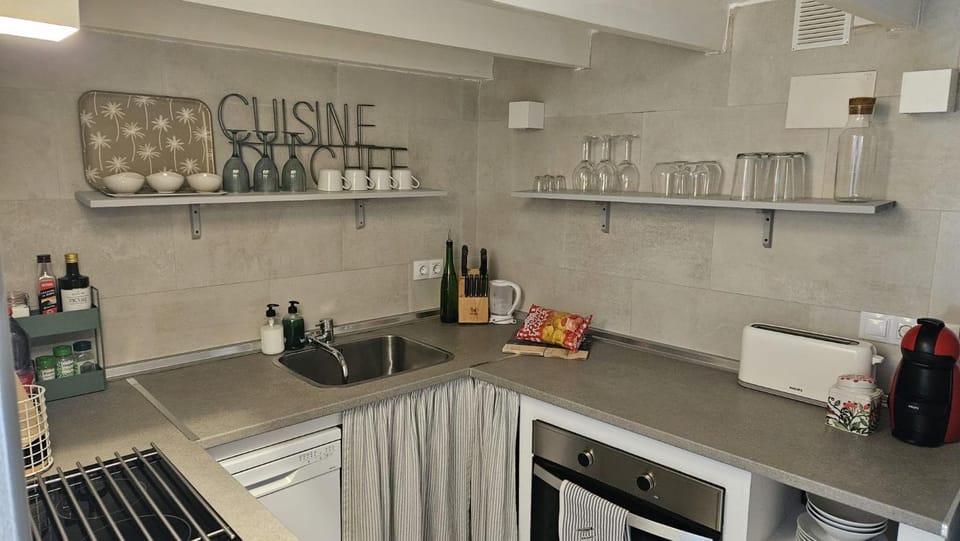 Kitchen or kitchenette