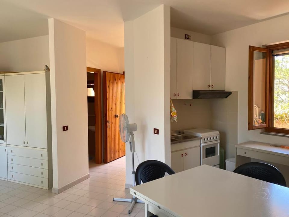 Kitchen or kitchenette, Dining area, pet friendly
