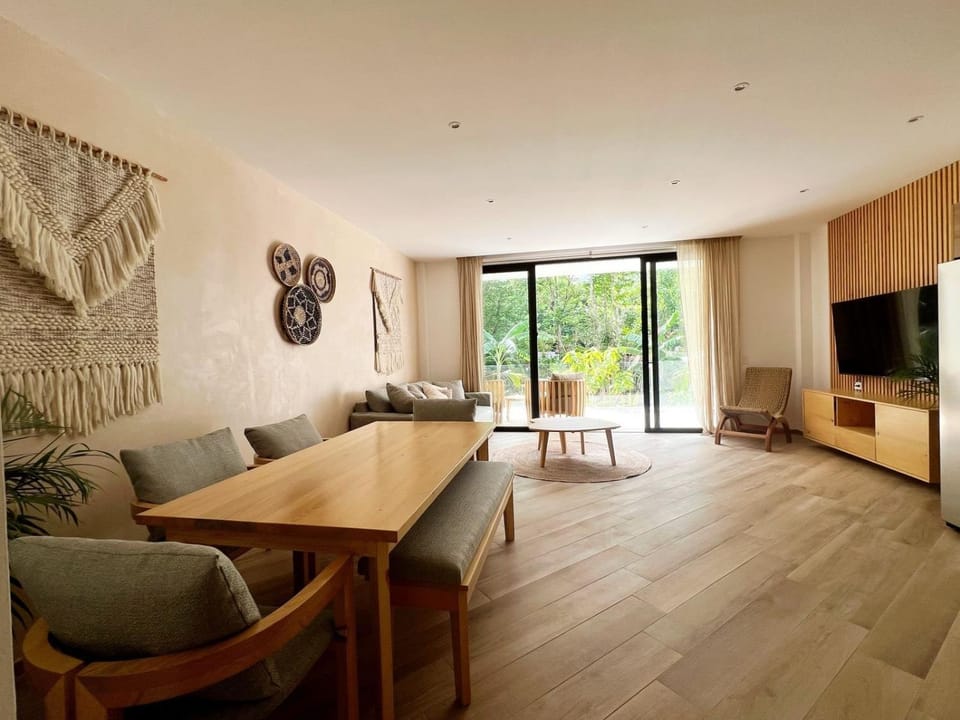 TV and multimedia, Living room, Dining area