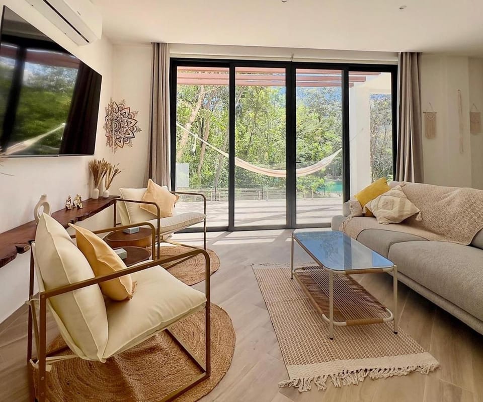 Communal lounge/ TV room, Balcony/Terrace, Living room