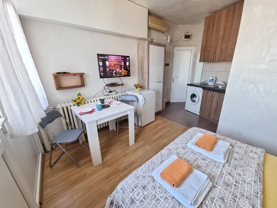TV and multimedia, Photo of the whole room, Dining area