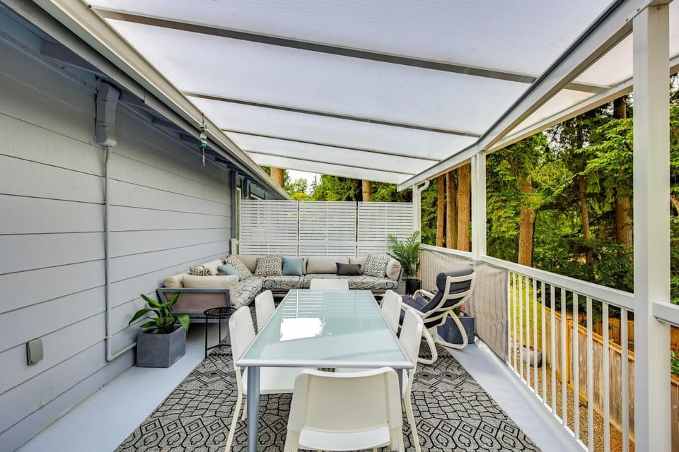 Redmond Retreat w/ Fenced Yard & EV Charger House in Redmond