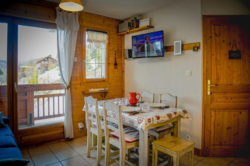 T2 Meublé Tourisme 3 etoiles, pied des pistes-parking privé avec balcon et superbe vue Apartment in Les Deux Alpes