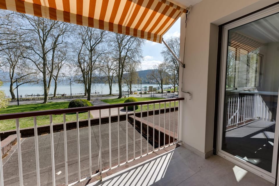 Swan Lake - Design apartment facing Lake Annecy Apartment in Annecy