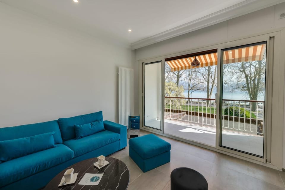 Swan Lake - Design apartment facing Lake Annecy Apartment in Annecy