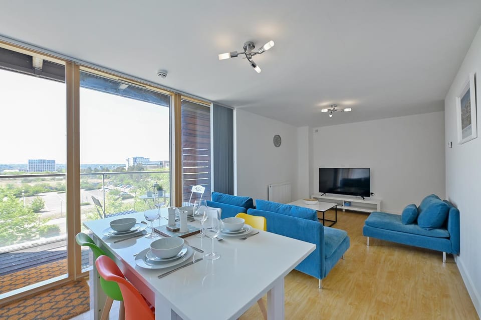 TV and multimedia, View (from property/room), Balcony/Terrace, Living room, Seating area, Dining area, City view