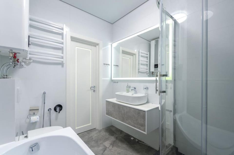 Kyiv White Apartment Victory Apartment in Kiev City - Kyiv