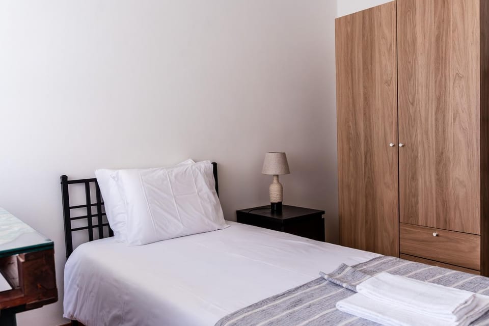 Bed, Bedroom, towels, wardrobe