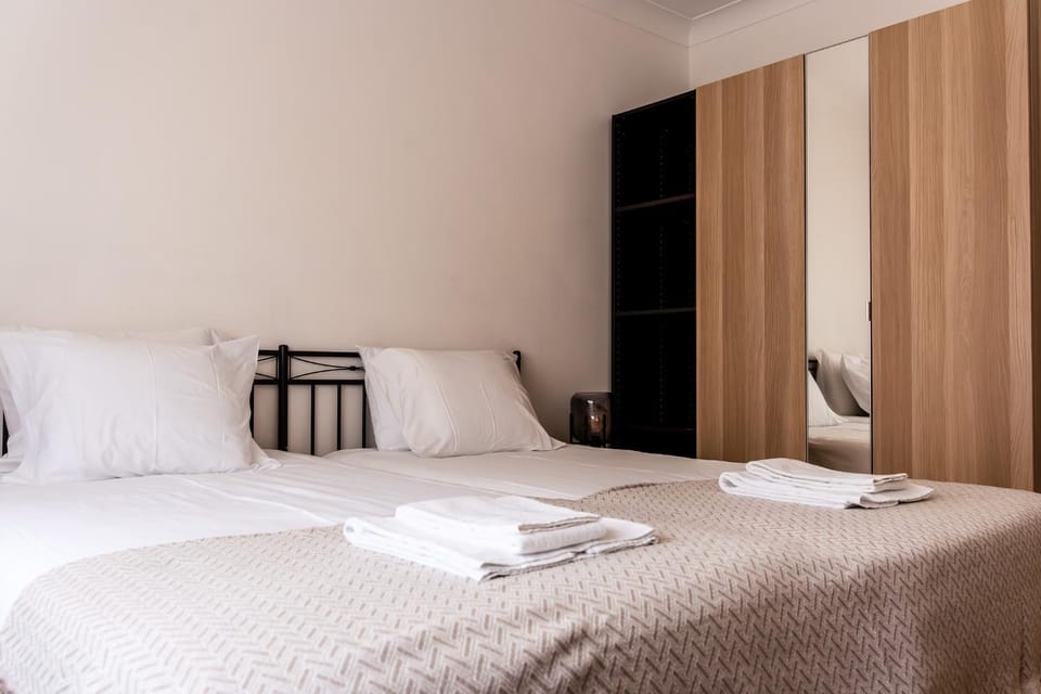 Bed, Bedroom, towels, wardrobe