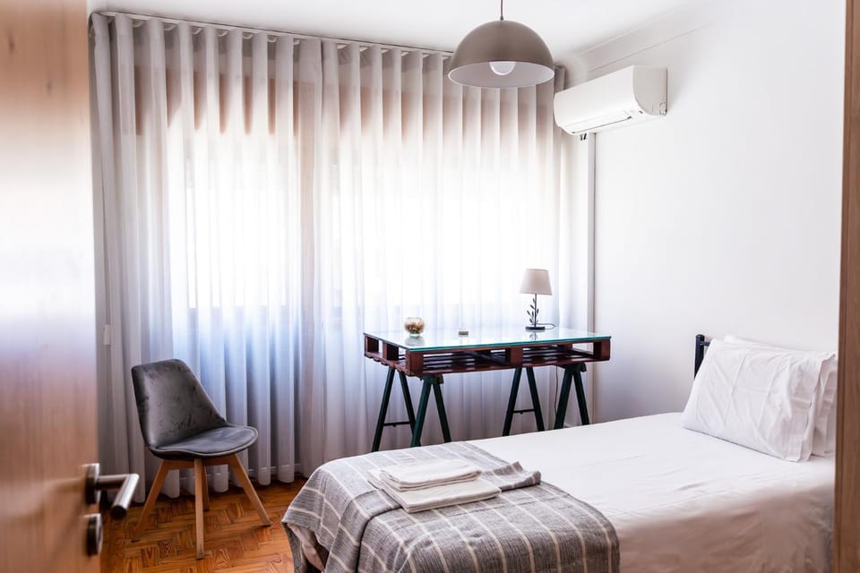 Bed, Seating area, Bedroom