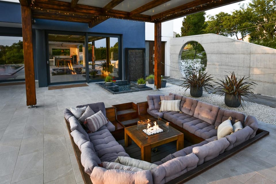 Property building, Day, Garden, View (from property/room), Balcony/Terrace, Seating area, Garden view