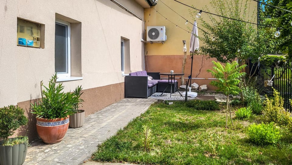 Day, Garden view