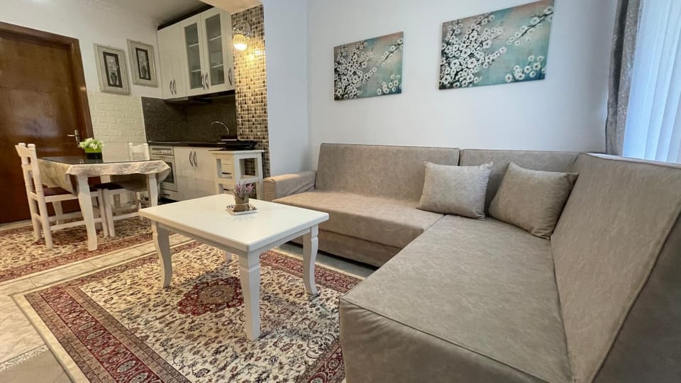 Kitchen or kitchenette, Living room, Seating area, Dining area