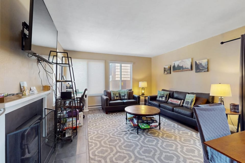 11529 Snowpeak Way #619 Apartment in Truckee