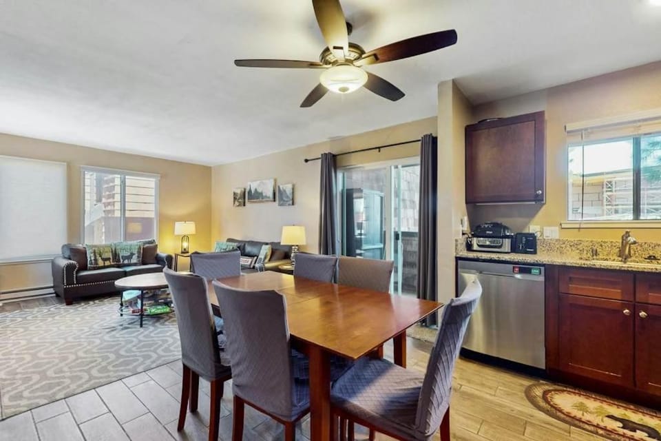 11529 Snowpeak Way #619 House in Truckee