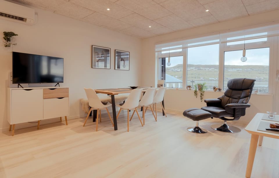 TV and multimedia, Living room, Dining area